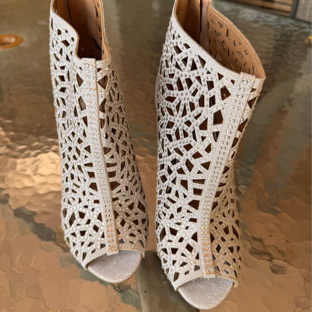 Zigi Soho Drift Caged Peep Toe Ankle Boots (Size 7)